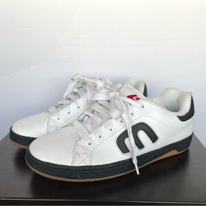 Etnies Men's Calli-Cut Skate Shoe, White/Black/Red, 2000s Y2K, Size 9.5.